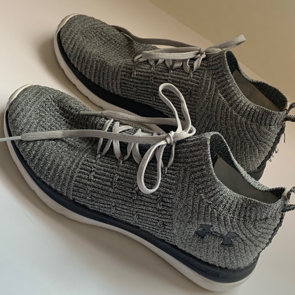 under armor grey tennis shoes
